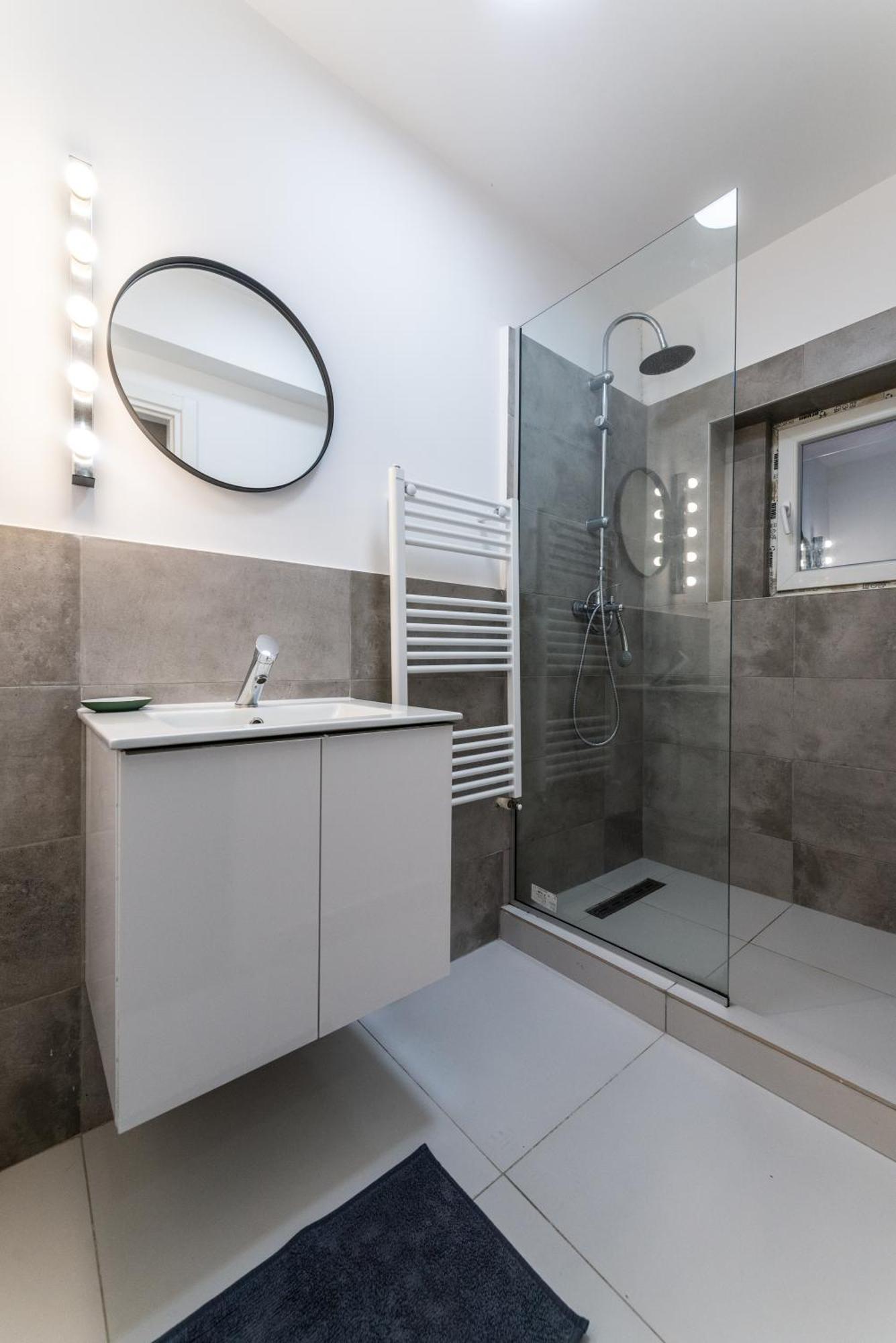 Ultracentral Spacious Apartment 4Br บูคาเรสต์ ภายนอก รูปภาพ
