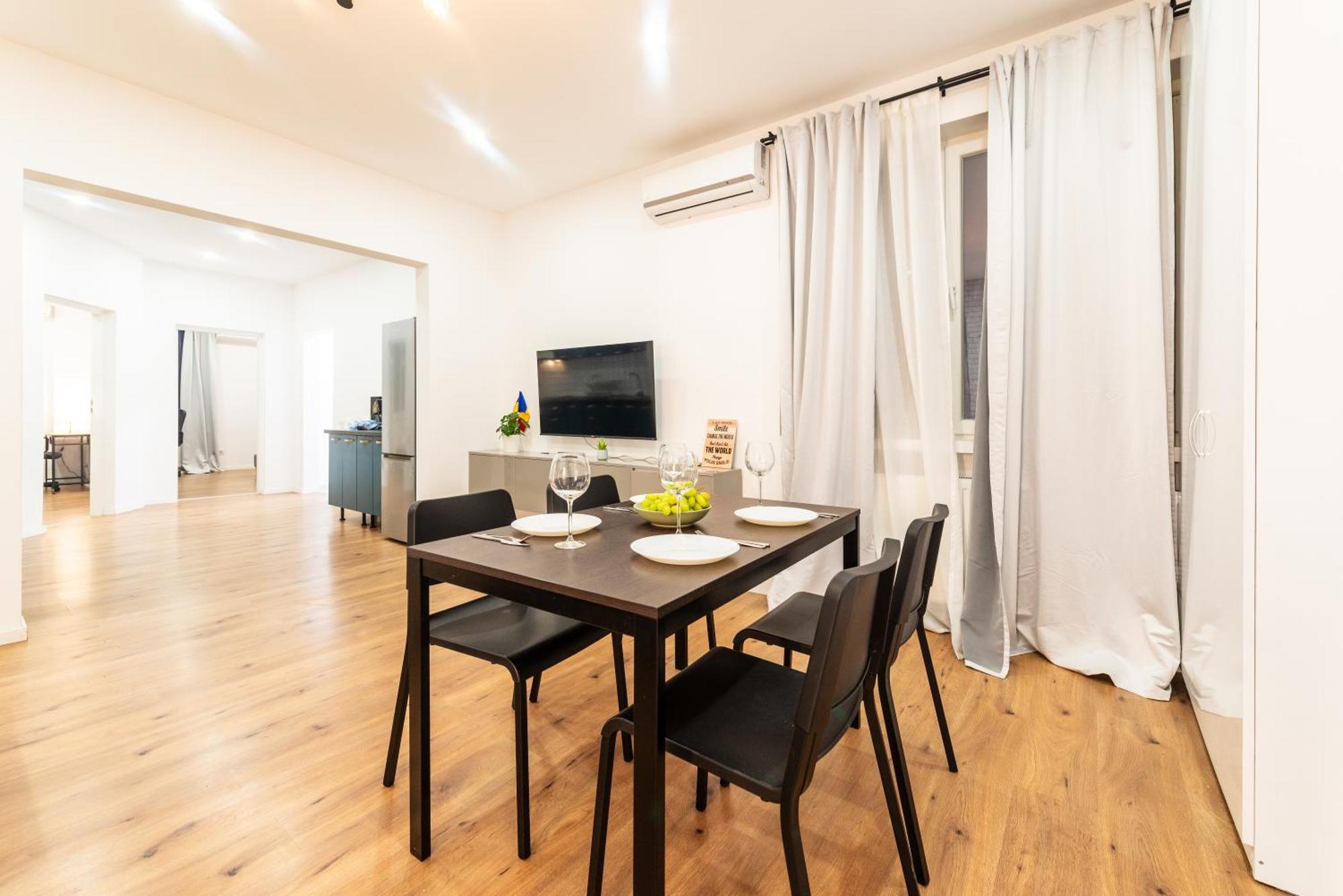 Ultracentral Spacious Apartment 4Br บูคาเรสต์ ภายนอก รูปภาพ