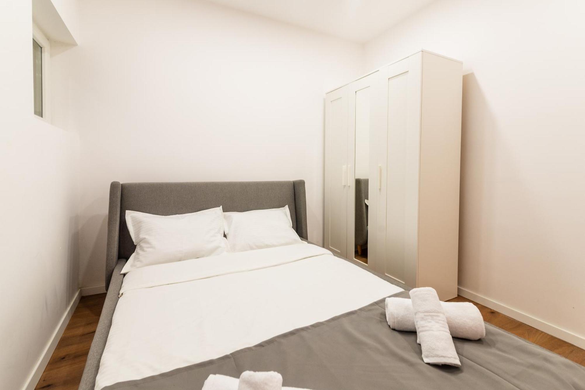 Ultracentral Spacious Apartment 4Br บูคาเรสต์ ภายนอก รูปภาพ