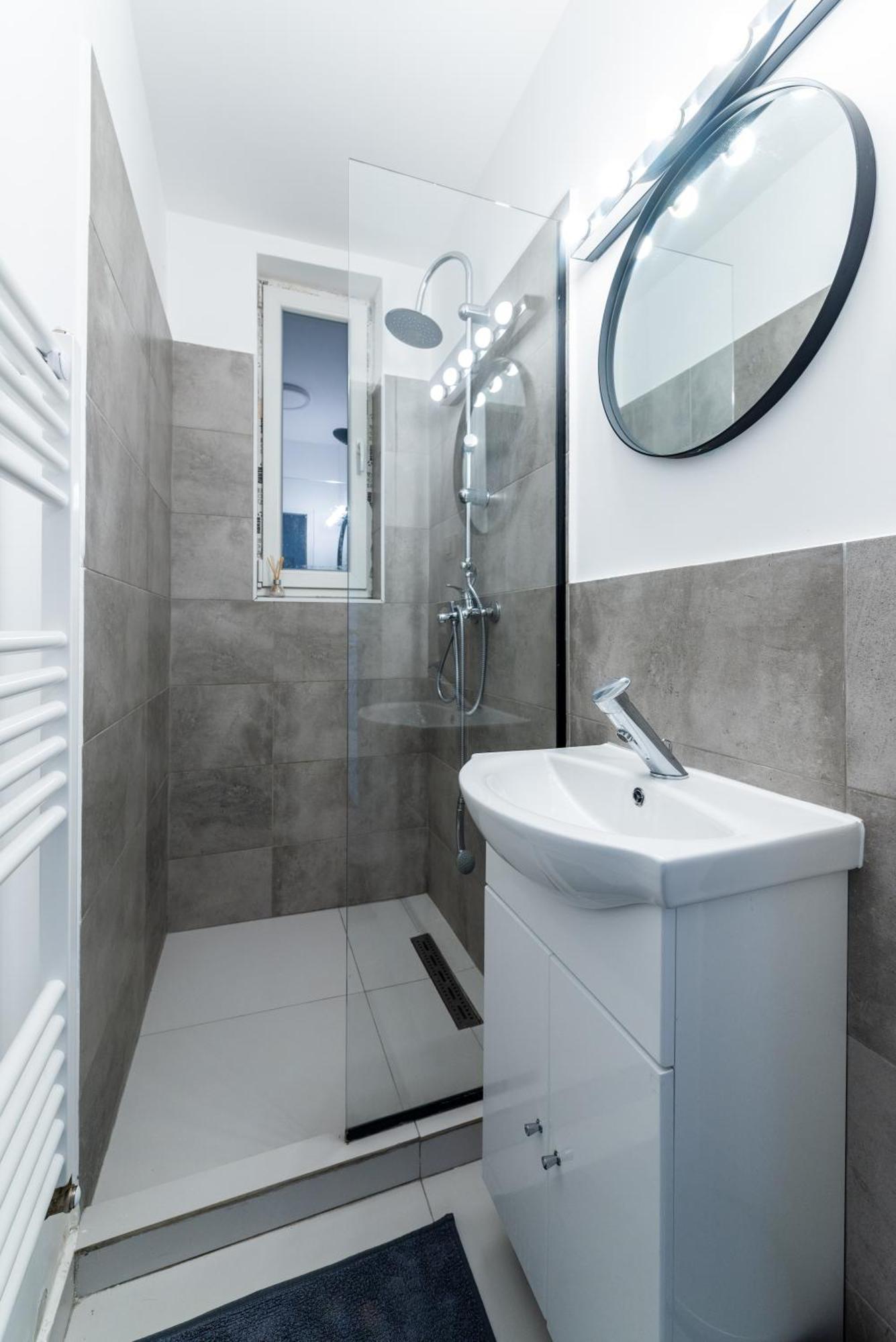 Ultracentral Spacious Apartment 4Br บูคาเรสต์ ภายนอก รูปภาพ