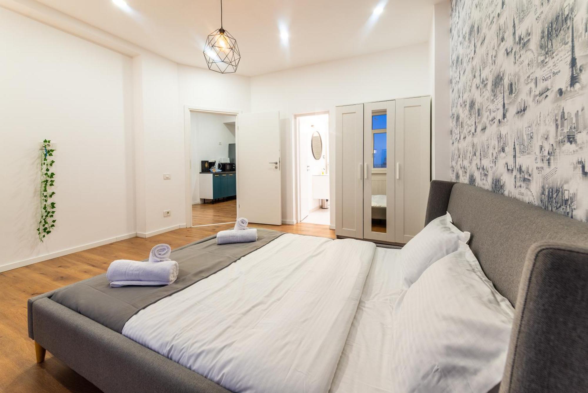 Ultracentral Spacious Apartment 4Br บูคาเรสต์ ภายนอก รูปภาพ