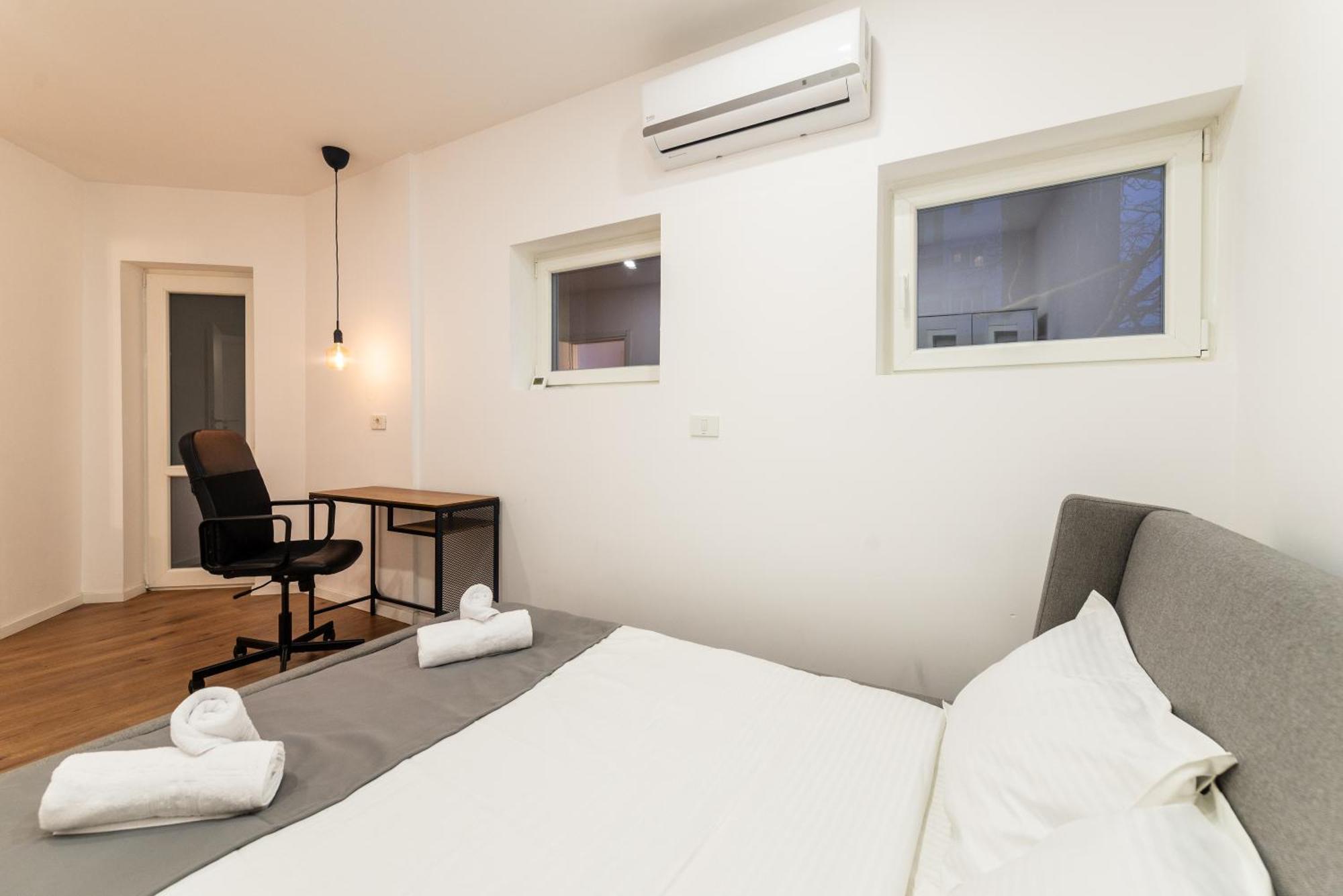 Ultracentral Spacious Apartment 4Br บูคาเรสต์ ภายนอก รูปภาพ