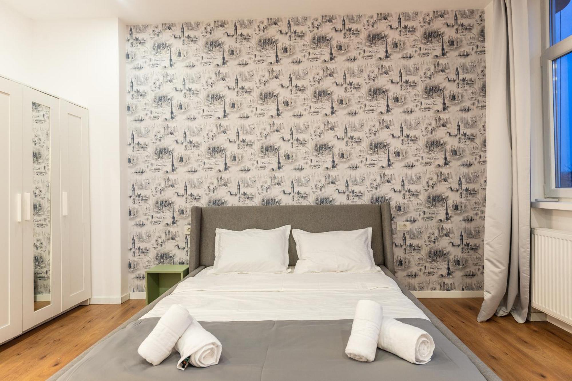 Ultracentral Spacious Apartment 4Br บูคาเรสต์ ภายนอก รูปภาพ