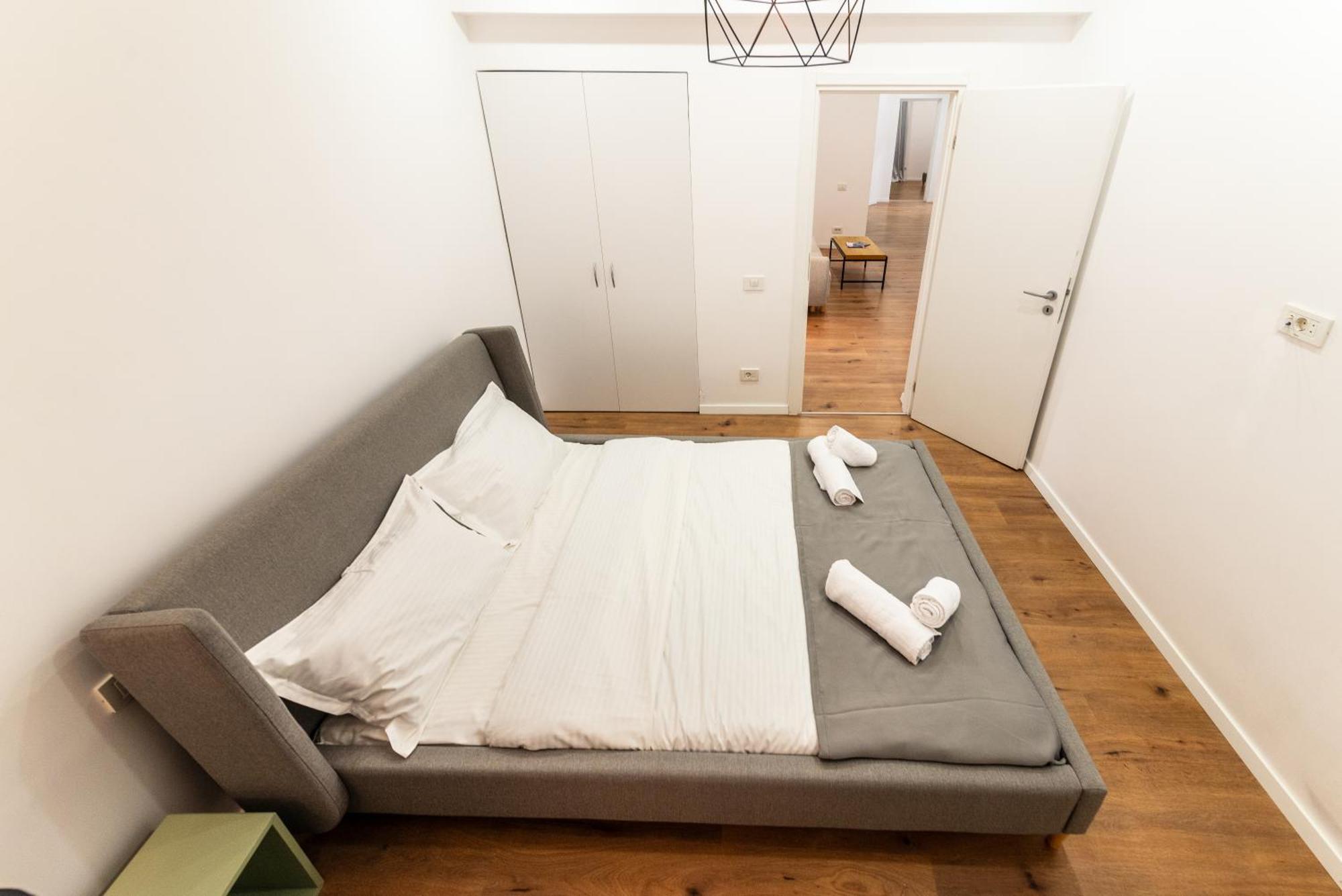 Ultracentral Spacious Apartment 4Br บูคาเรสต์ ภายนอก รูปภาพ