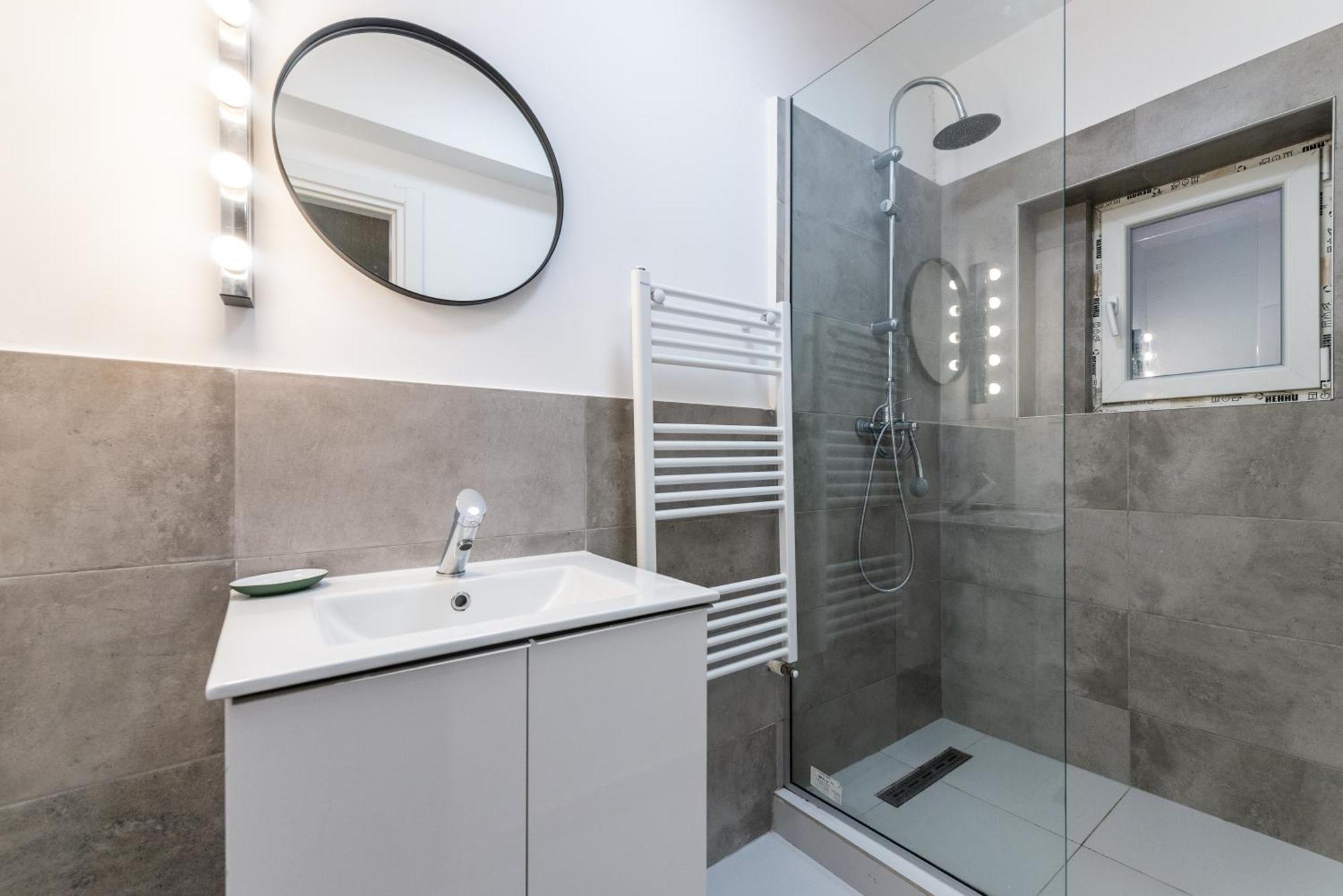 Ultracentral Spacious Apartment 4Br บูคาเรสต์ ภายนอก รูปภาพ