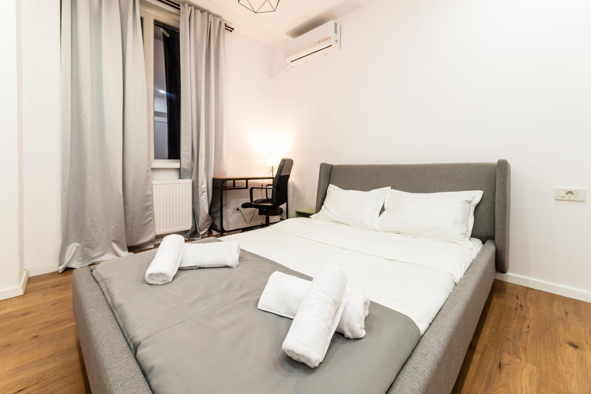 Ultracentral Spacious Apartment 4Br บูคาเรสต์ ภายนอก รูปภาพ