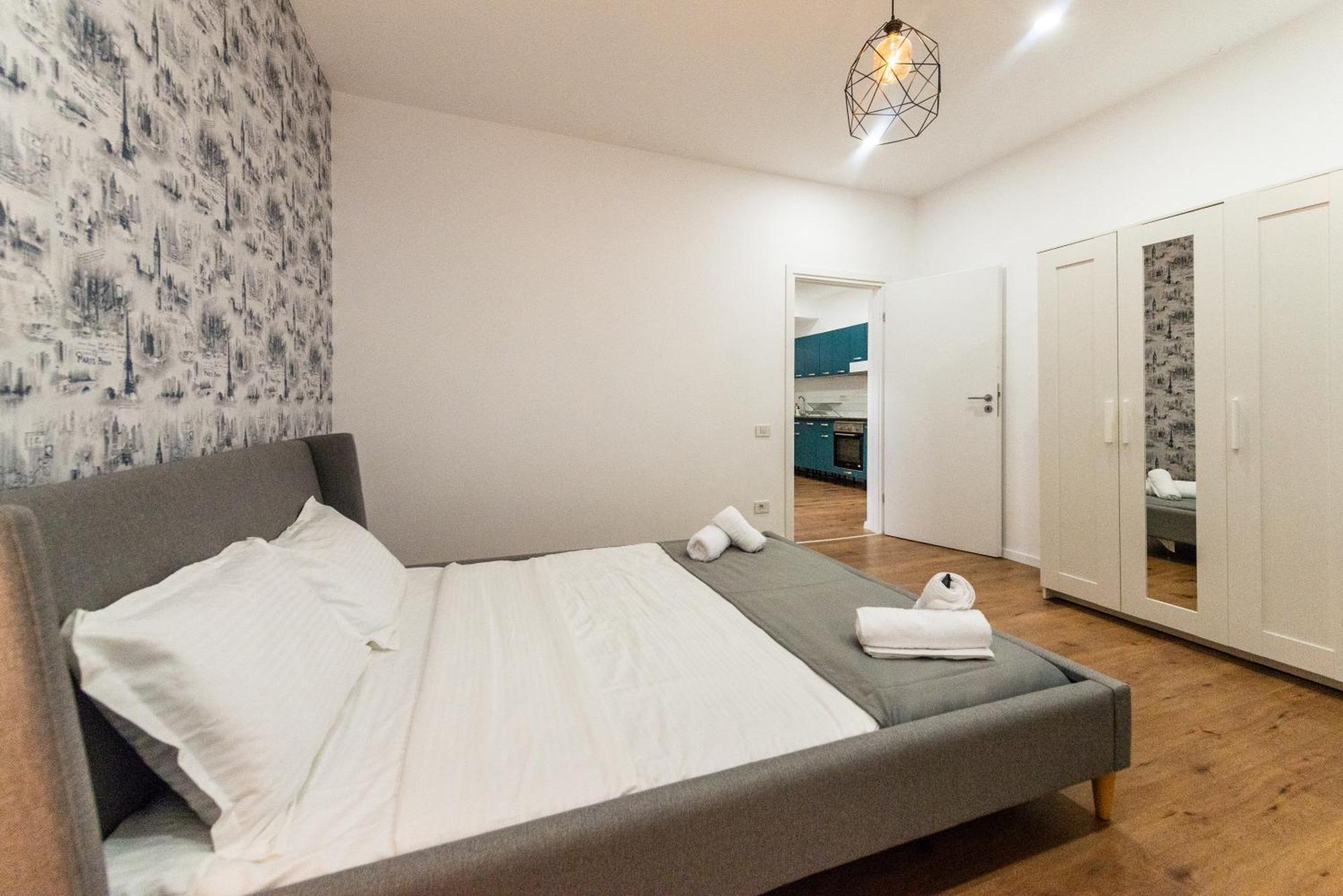 Ultracentral Spacious Apartment 4Br บูคาเรสต์ ภายนอก รูปภาพ