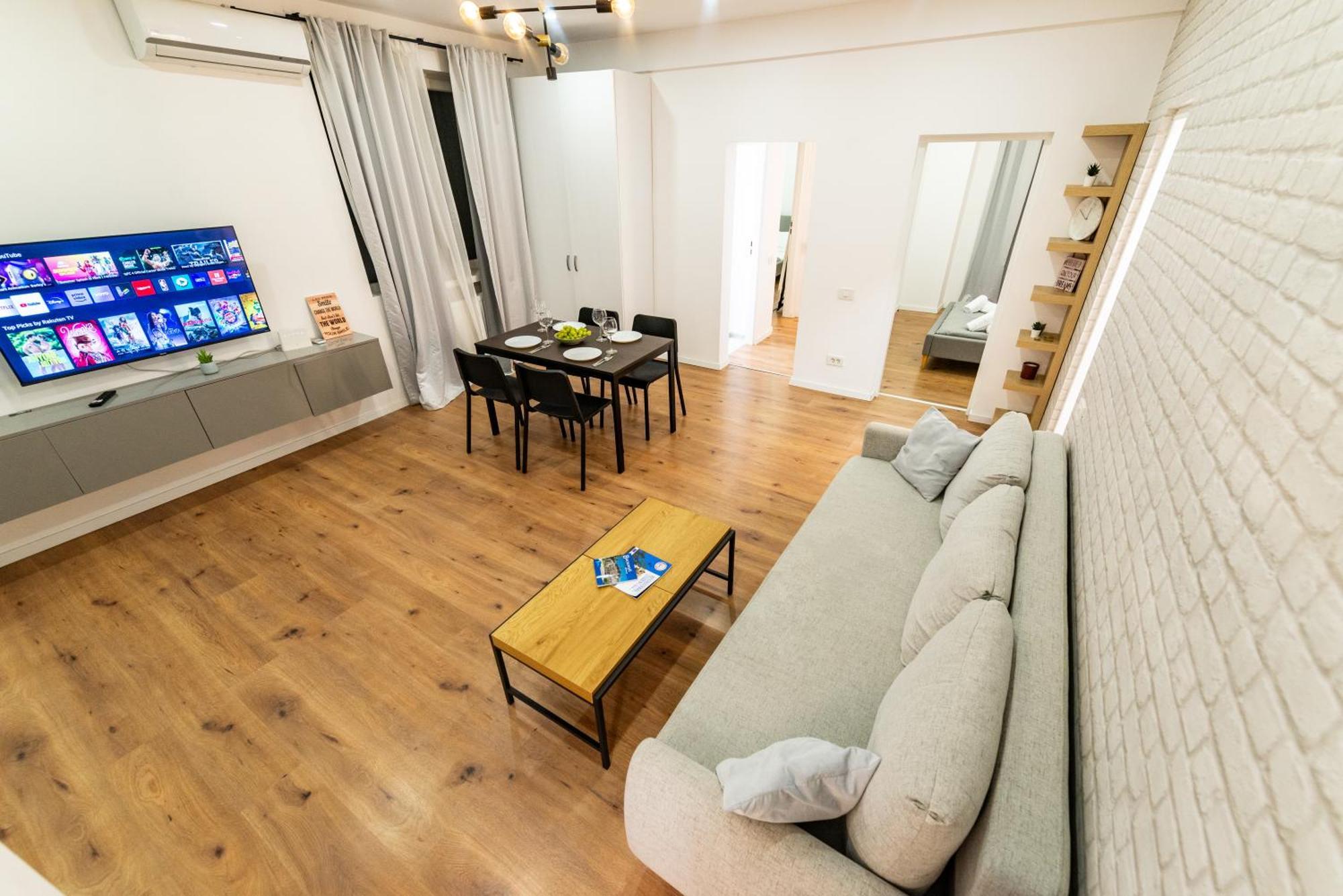 Ultracentral Spacious Apartment 4Br บูคาเรสต์ ภายนอก รูปภาพ